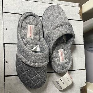 NWT Cozy Gray Slippers/House shoes